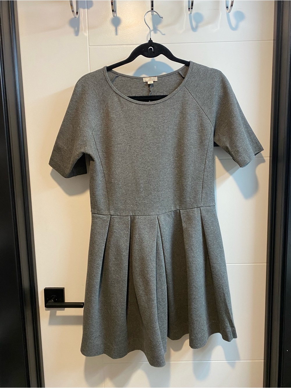 GAP Gray Short Sleeve Pleated Dress